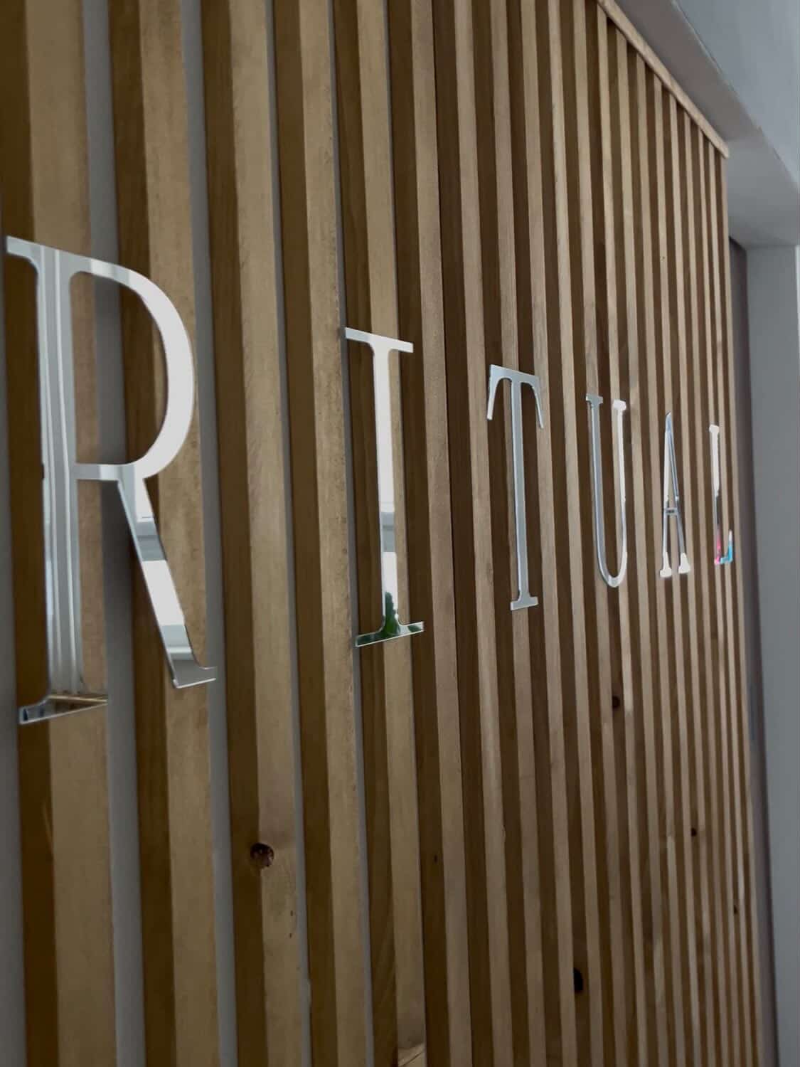 Dřevěná stěna Ritual